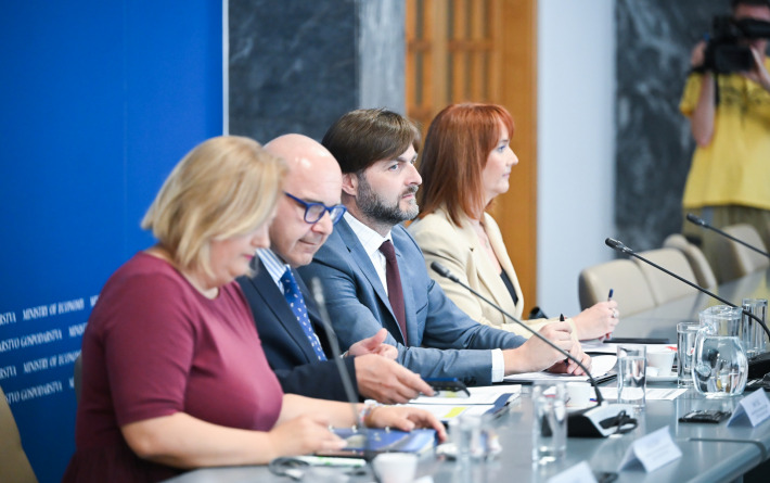 Sindikati traže pregovore o plaćama za 250.000 zaposlenih