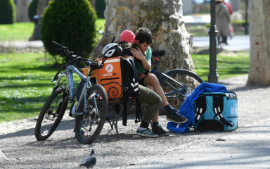 Kako izgleda život platformskih radnika u Hrvatskoj? ‘Tjeraju ih da vraćaju dio plaće, rade i više od 8 sati’