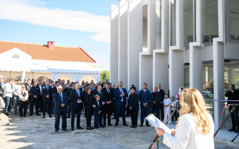 Škabrnja dobila memorijalni centar, Poličnik širi građevinske zone, Zadar otvara nove vrtiće