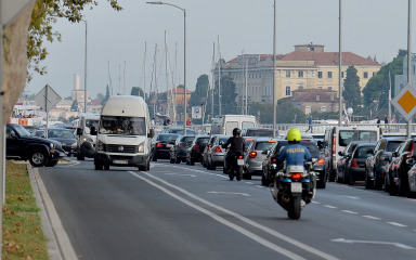 Lažnu stranu vozačku pokušao zamijeniti za hrvatsku, slijedi mu kaznena prijava