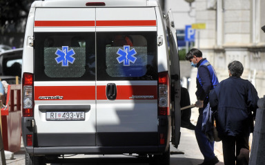 Streljivo probilo staklo sanitetskog vozila na A3, djelatnik ozlijeđen tijekom vožnje