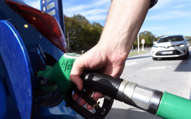 NOVE CIJENE GORIVA Benzin jeftiniji četiri centa, dizel, plavi dizel i plin skuplji jedan cent