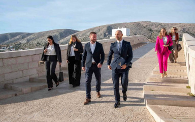 Ministar Habijan stigao na Pag nakon priče o mogućem gašenju suda