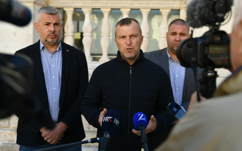Matić podnosi kaznenu prijavu protiv Vučković: 'Građani nisu platili prijevoz smeća na Diklo!'