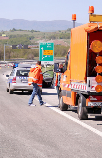 Teška nesreća na autocesti A1 kod Benkovca, dvije osobe teško ozlijeđene