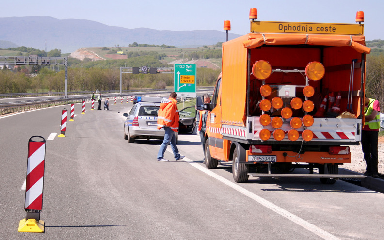 Teška nesreća na autocesti A1 kod Benkovca, dvije osobe teško ozlijeđene