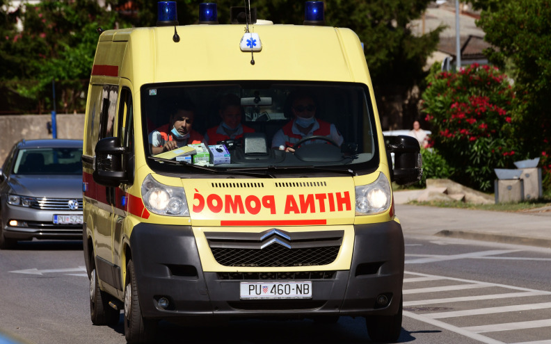 Teška nesreća u Petrčanima, motociklist hitno prevezen u bolnicu! Protiv vozača slijedi prijava