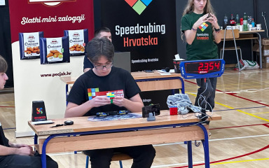 Mladi Bibinjac briljirao na Prvenstvu Hrvatske u speedcubingu: Osvojio zlato i još pet medalja