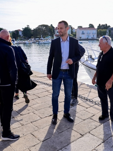 Gradonačelnik Erlić obišao Silbu, Olib, Premudu i Ist: ‘Želimo da se ulaganja i poboljšanja osjete u svakodnevnom životu otočana’