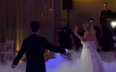 [VIDEO] Mladenci iz Zadra šokirali goste prvim plesom, pogledajte što je mladenka napravila