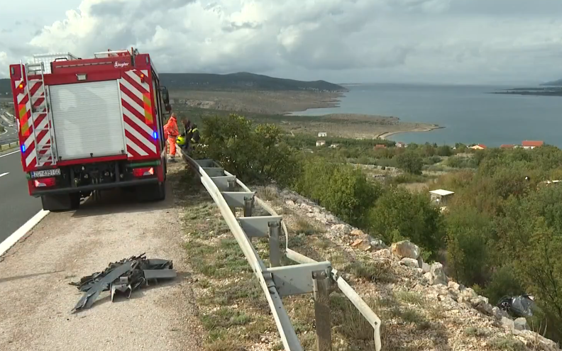 UŽAS KOD ROVANJSKE Zbog kiše i brzine automobil sa šesteročlanom obitelji pao u ponor od 15 metara