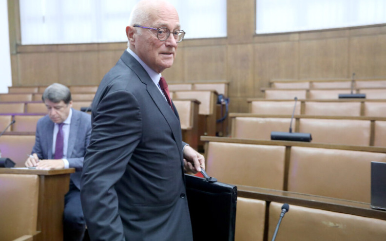 Štern: 'Jedino mi se striktno držimo sankcija, čak smo i onaj jedan brod potjerali iz Omišlja'