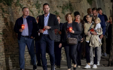 [FOTO] Spomen hodnjom gradonačelnika Erlića i braniteljskih udruga odana počast poginulim hrvatskim braniteljima