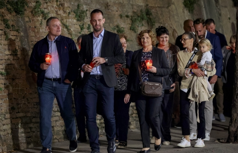 [FOTO] Spomen hodnjom gradonačelnika Erlića i braniteljskih udruga odana počast poginulim hrvatskim braniteljima