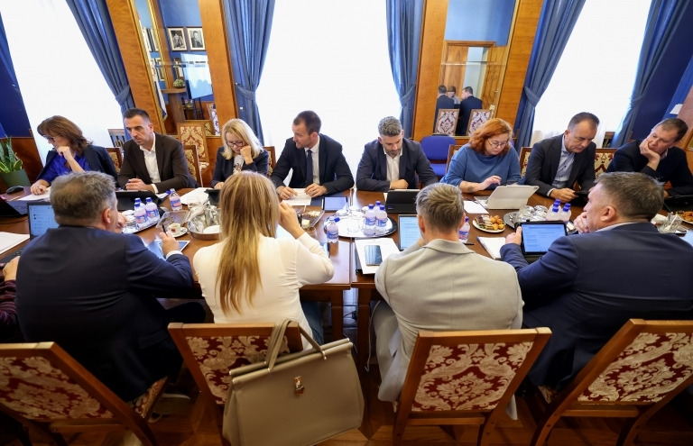 Zadar uvodi pomoć podstanarima i naknadu za udomitelje, sufinancirat će i zaštitu kanti