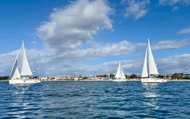 USUSRET ZADARSKOJ KOKI U petak na Vitrenjaku 6. Radijska regata