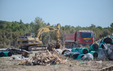 U Ravnim kotarima sanirano odlagalište s više od 21.000 tona otpada, ali još se čeka ključni dokument!